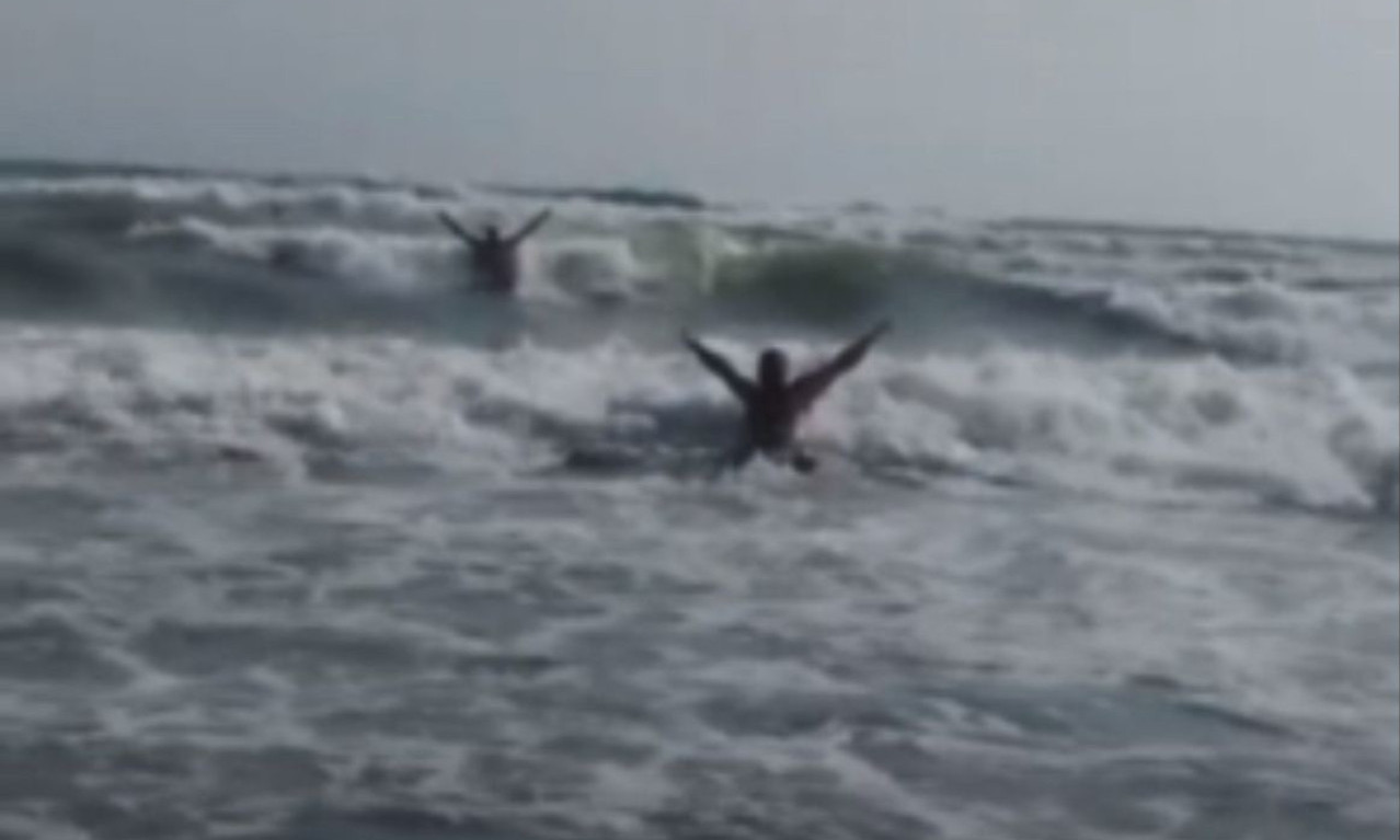 POGLEDAJTE KAKO JE SRPSKI POLICAJAC POSTAO HEROJ U CRNOJ GORI! Žena se davila, a onda se pojavio on (VIDEO)