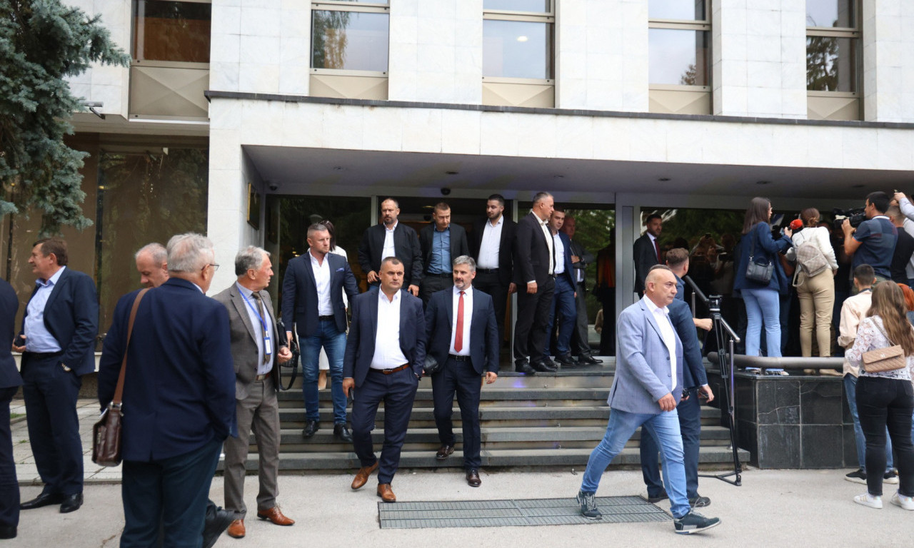 OVO JE SASTAV NOVE VLADE REPUBLIKE SRPSKE Ministri položili zakletvu