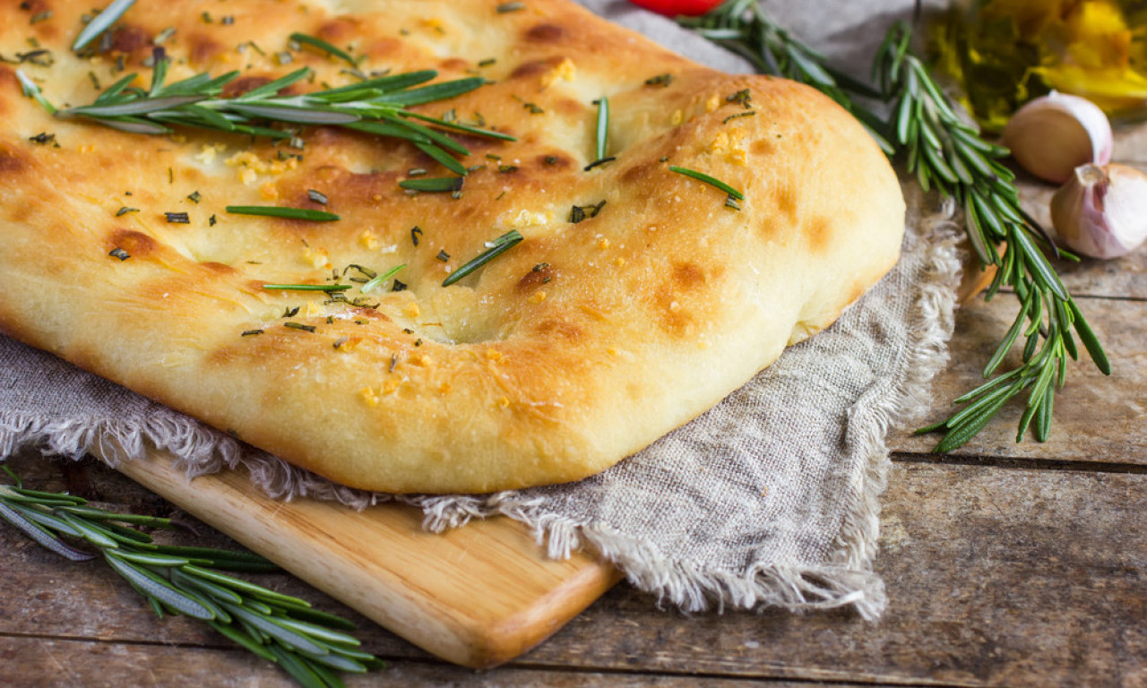RECEPT DANA! Ukusna, mekana i jedina originalna italijanska Focaccia