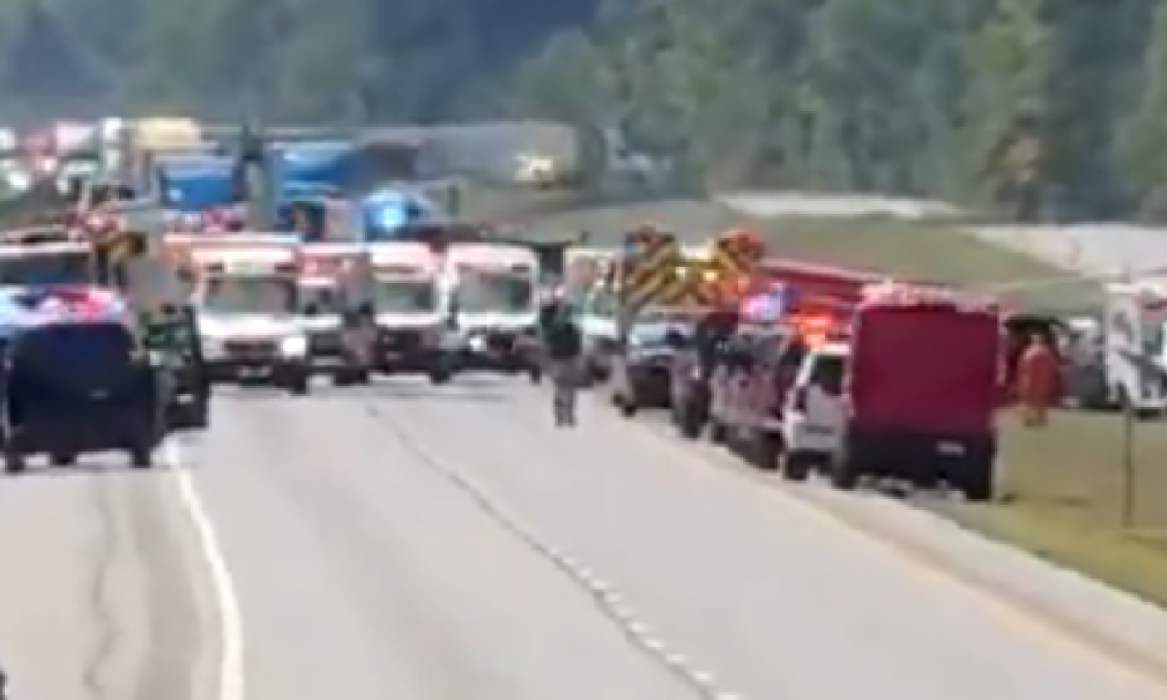 PREVRNUO SE AUTOBUS SA TURISTIMA Ima mrtvih, podignuti i helikopteri, stravične scene (FOTO/VIDEO)