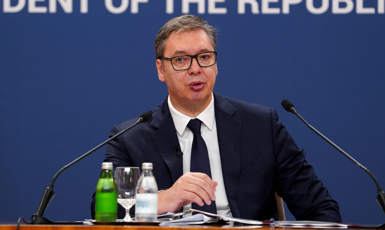 VUČIĆ SE SASTAJE SA ŽAN - KLODOM Nova stranica saradnje Srbije i Afrike