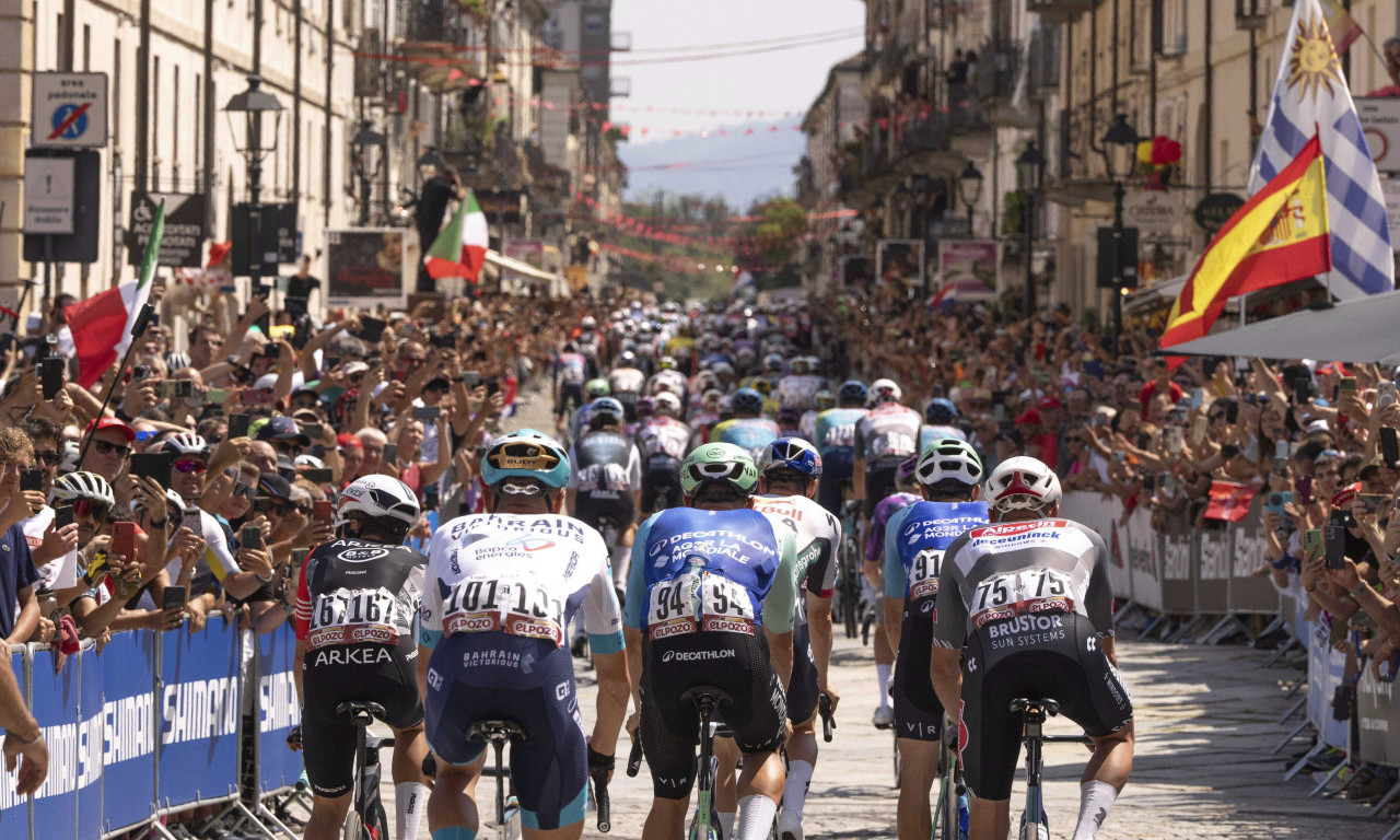 BICIKLISTA POGINUO TOKOM KRALJEVSKE ETAPE Velika tragedija na Vuelti!