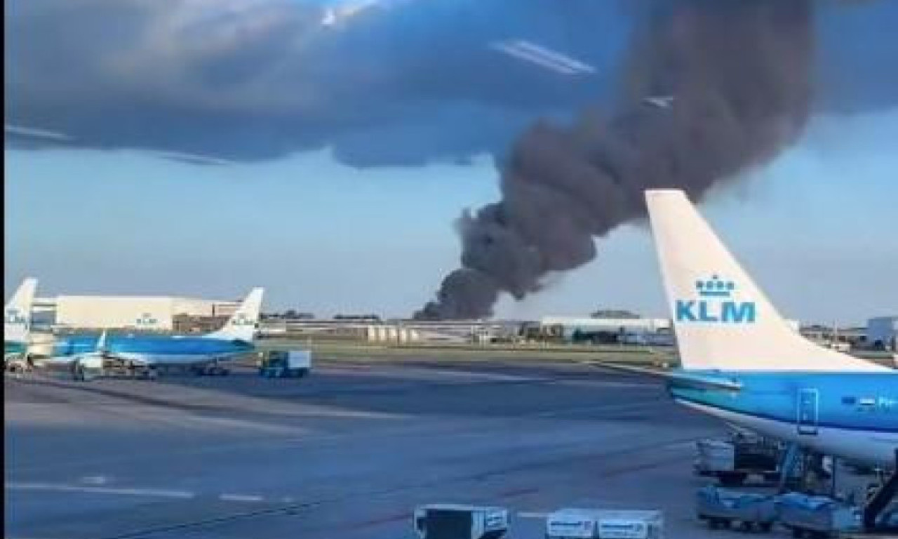OGROMAN POŽAR KOD AERODROMA Gori skladište, veliki broj vatrogasaca na licu mesta (VIDEO)