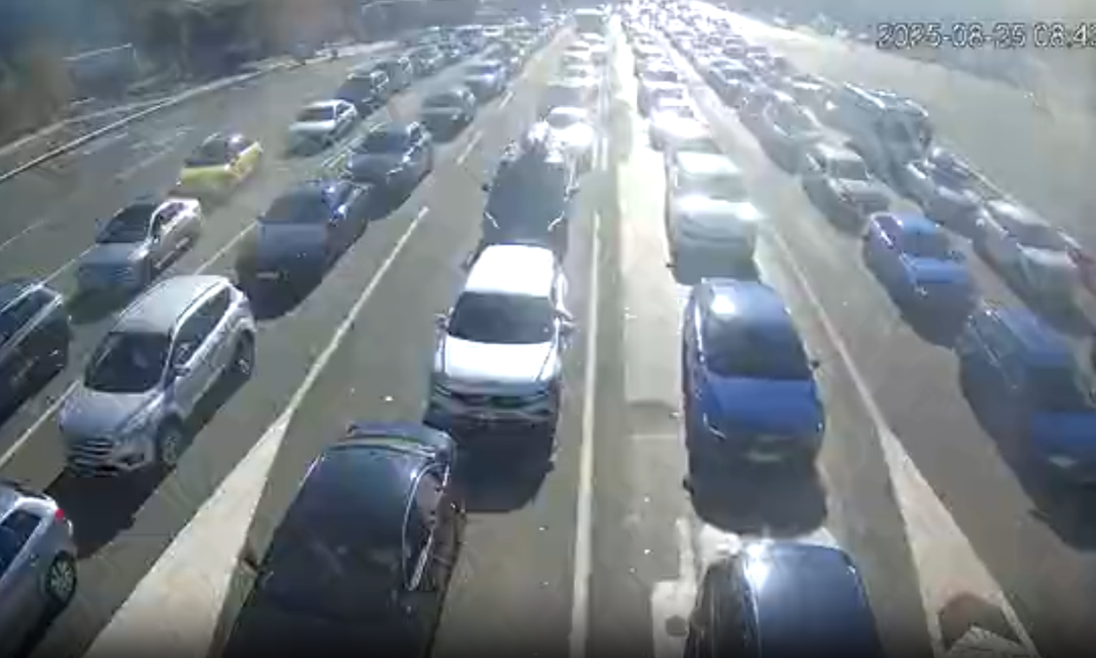 NE VIDI SE KRAJ KOLONAMA Čeka se satima na graničnim prelazima, evo gde se automobili jedva pomeraju (FOTO)