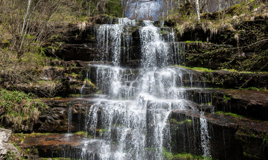 OVO JE TRAGIČNO MESTO NA STAROJ PLANINI Dečak se okliznuo i udario u stenu, detalji tragedije lede krv (FOTO)