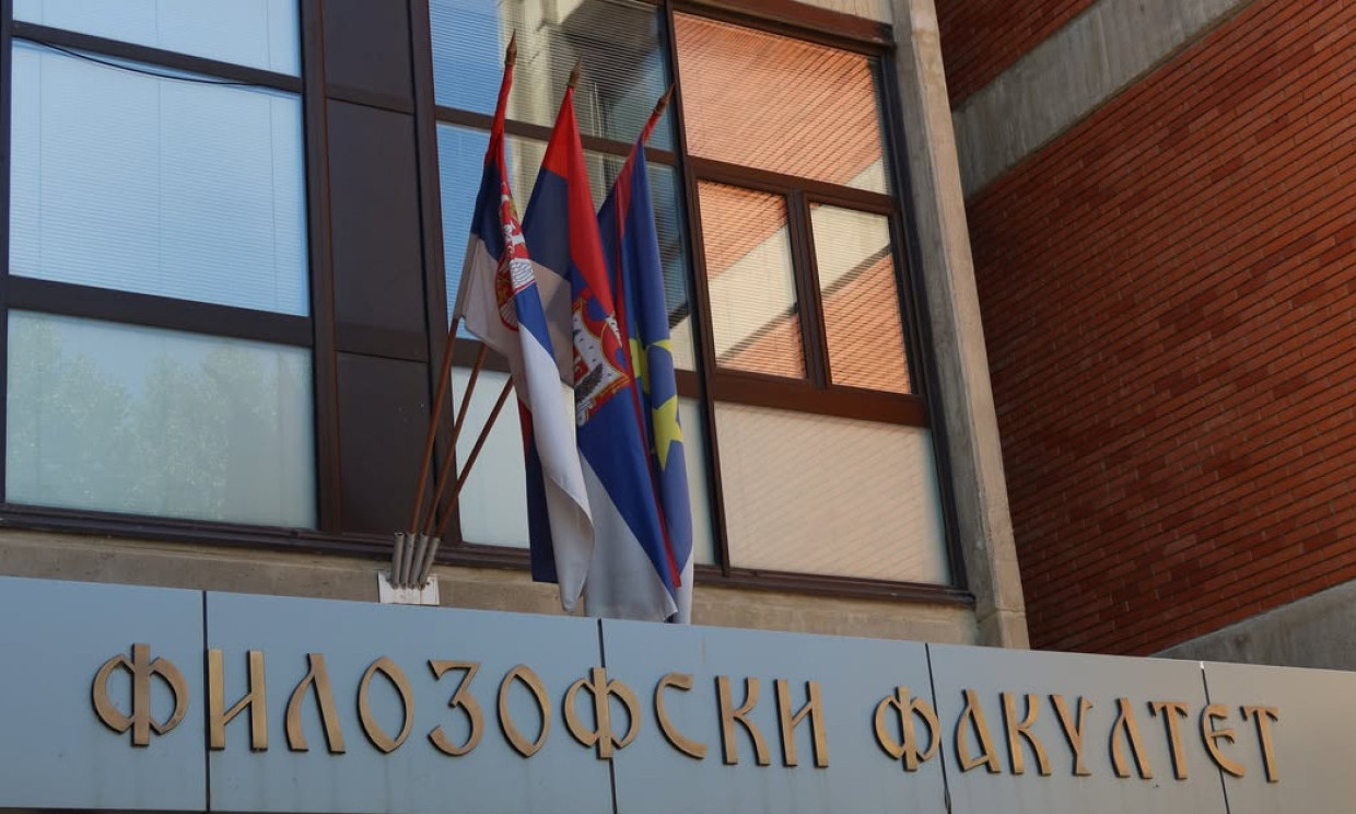 STUDENTI FILOZOFSKOG FAKULTETA KROZ PROZOR UPALI U ZGRADU Dekan pozvao policiju!