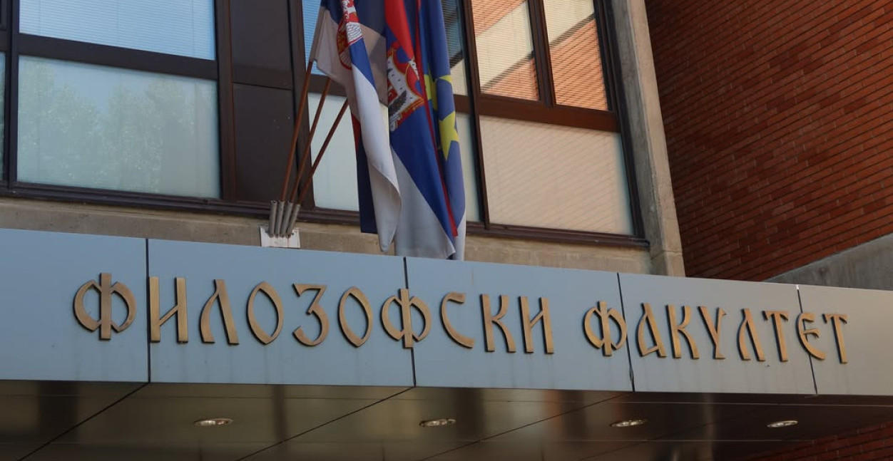 STUDENTI FILOZOFSKOG FAKULTETA KROZ PROZOR UPALI U ZGRADU Dekan pozvao policiju!