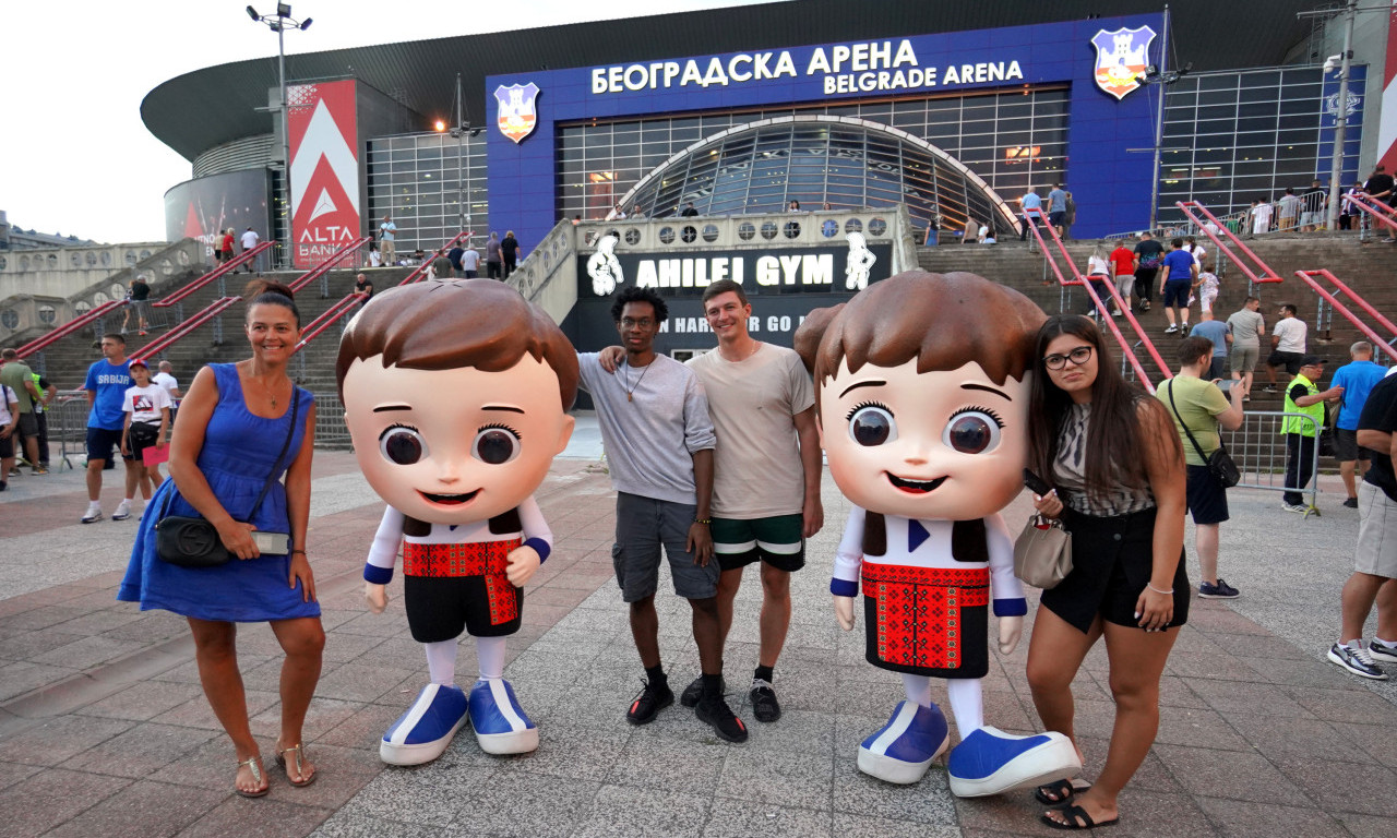 DA LI STE VIDELI MASKOTE EKSPA 2027 U SVOM KRAJU? Osmesi i oduševljenje pratili dečaka i devojčicu u narodnim nošnjama