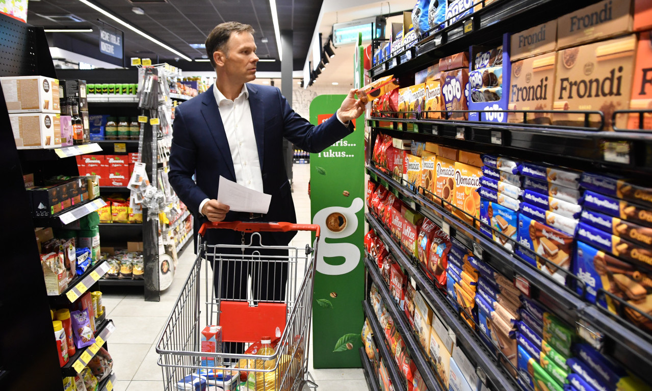 SINIŠA MALI NAPUNIO KOLICA U MAXI-JU Pogledajte šta je sve kupio i koliko para je potrošio (FOTO+VIDEO)