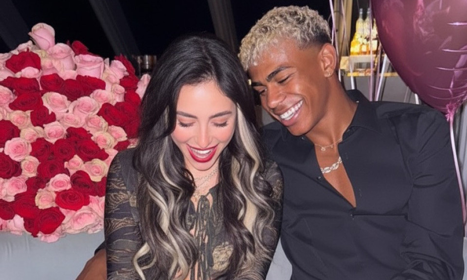 A OD JAMALA ZA ROĐENDAN FERARI! Isplivale nove fotke Barsinog čuda sa Niki Nikol i zaustavile internet (FOTO)