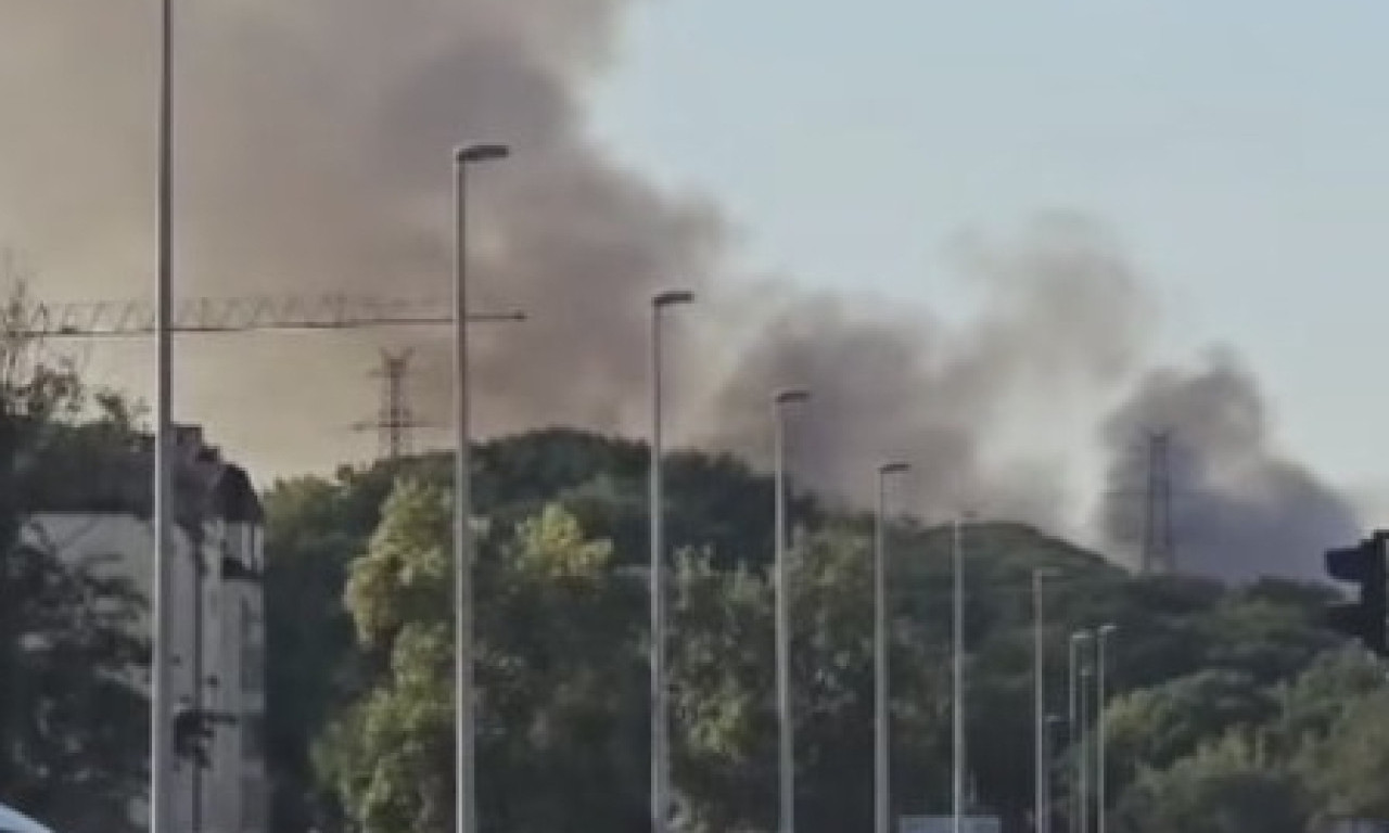 BEOGRAĐANI U PANICI Ogroman crni dim prekrio nebo, niko ne zna šta gori (VIDEO/FOTO)