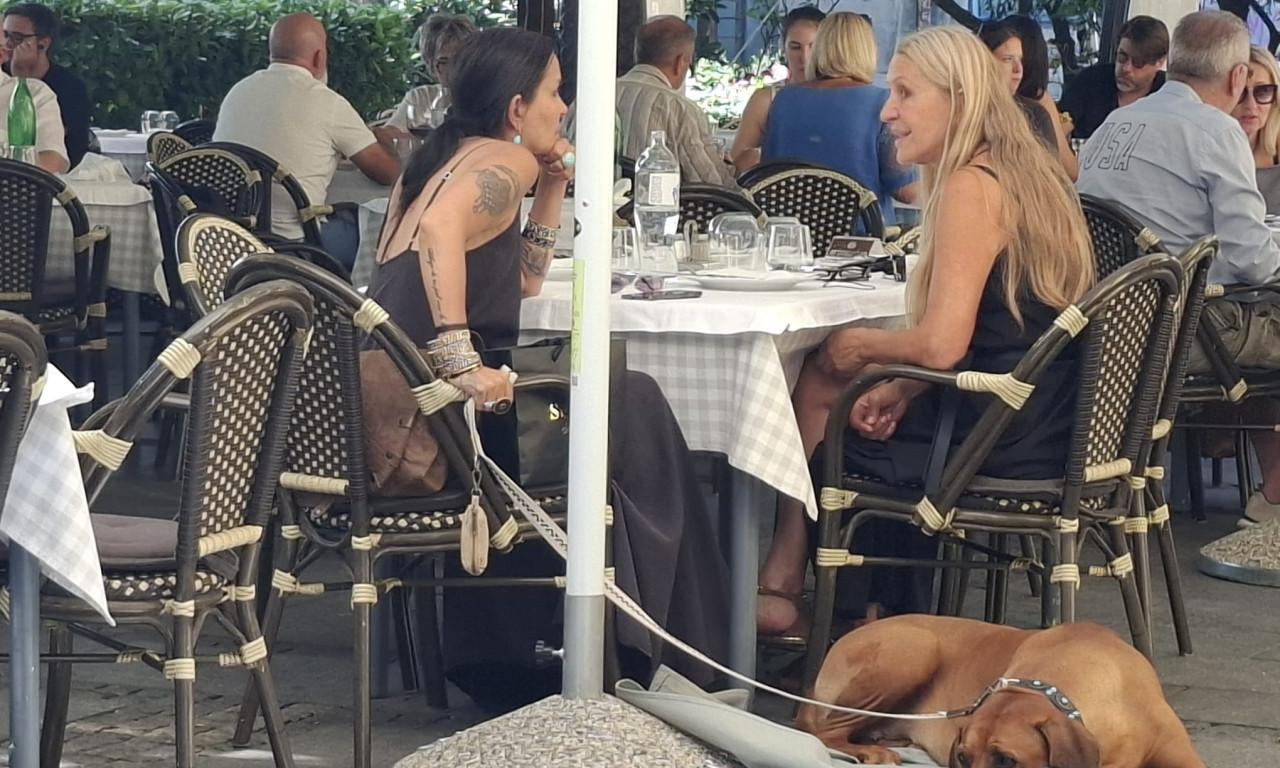 PAPARACO K1INFO UHVATIO ELENU KARAMAN I VERICU RAKOČEVIĆ Majka i ćerka u izdanju kakvo retko viđamo (FOTO/VIDEO)