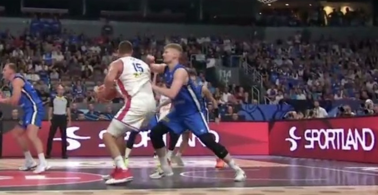 POGLEDAJTE POTEZ O KOME PRIČA CELA PLANETA Džoker nestvarnom asistencijom zaludeo Estonce (VIDEO)