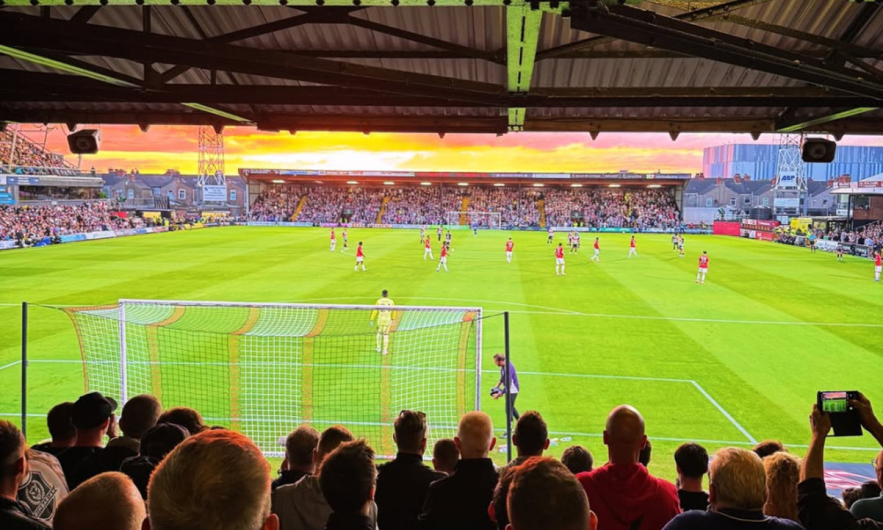 NESTVARNA NOĆ NA BLUNDEL PARKU Posle 26 penala Grimzbi eliminisao Mančester Junajted i napravio senzaciju!!