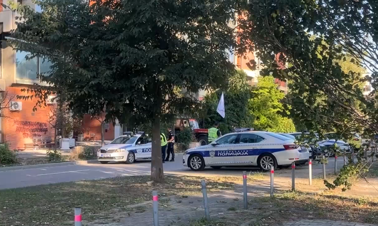 NOVO HAPŠENJE BLOKADERA U NOVOM SADU! Pokušali policajcima da otmu štit, pa onda nasrnuli na njih