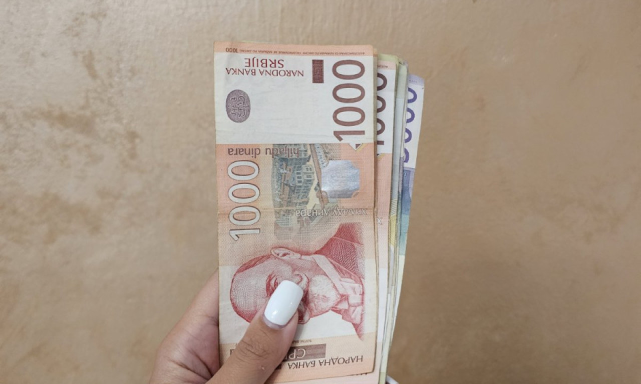 PROVERITE RAČUNE, KREĆE ISPLATA! Evo koja grupa građana danas dobija novac