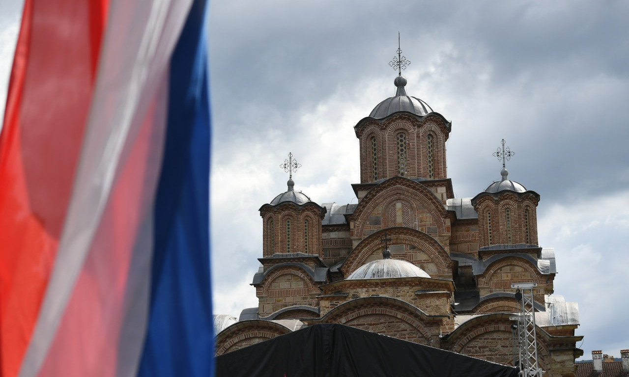 PRIZOR KOJI GREJE SRCA SRPSKOG NARODA Veliki broj vernika u Gračanici, održana Vaskršnja liturgija (VIDEO)