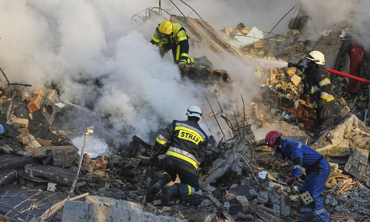 RAT U UKRAJINI IZ MINUTA U MINUT SVE GORI Ima mrtvih u napadu Rusije - pogledajte pakao koji ostaje iza bombi (VIDEO)