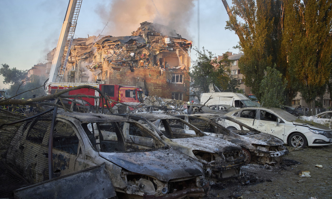 POGOĐENE ZGRADE, IMA MRTVIH I RANJENIH! Rusi izveli brutalne napade na Kijev, pogledajte stravične scene (FOTO/VIDEO)