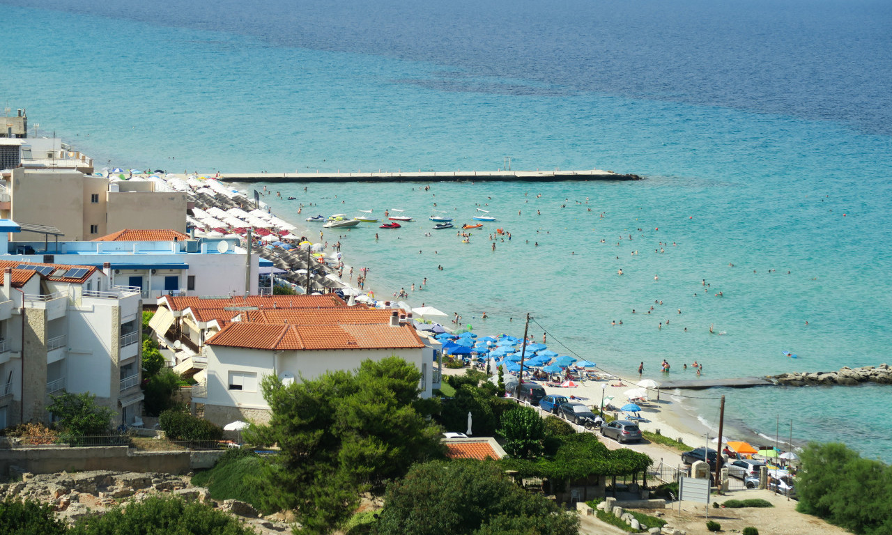 DETE (4) IZ SRBIJE UMALO SE UDAVILO NA HALKIDIKIJU Policija odmah uhapsila oca