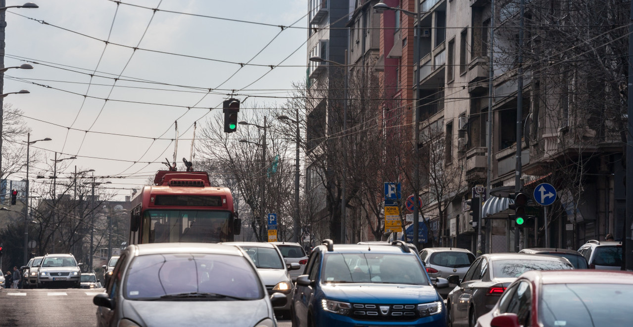 VOZAČI, AMSS UPOZORAVA! Uslovi na putevima nisu idealni danas - oprez ako krećete na put