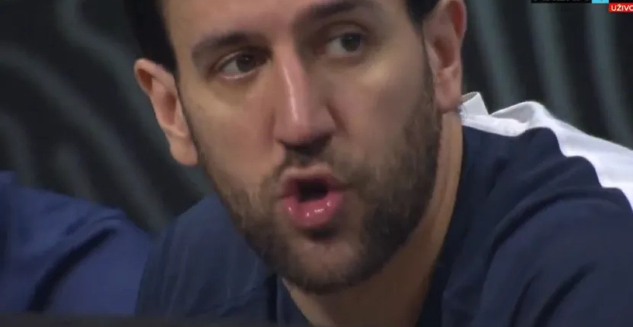PEŠIĆ MICIĆA ISTERAO IZ IGRE, A ON POBESNEO NA KLUPI Kamera ga snimila, svašta je rekao (VIDEO)