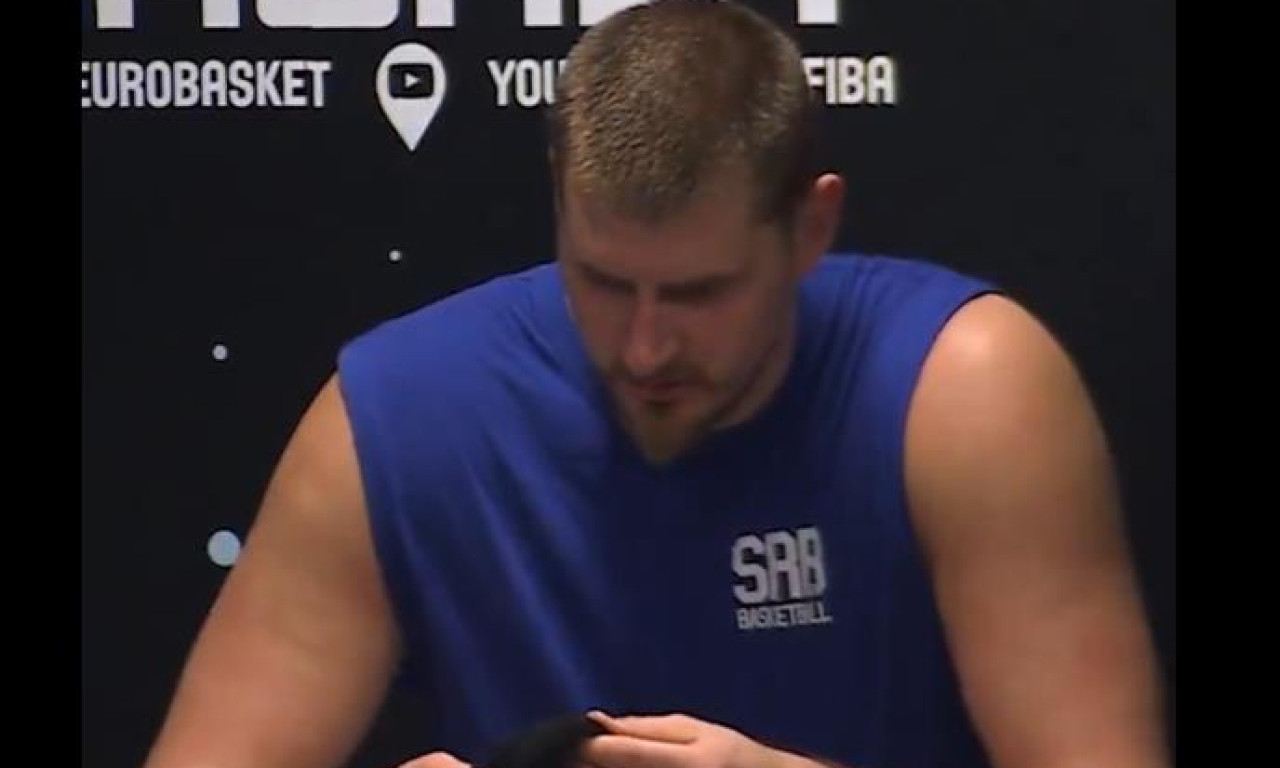 KAKO IZGLEDA RUKA NIKOLE JOKIĆA Pojavio se snimak iz svlačionice posle Letonije (VIDEO)