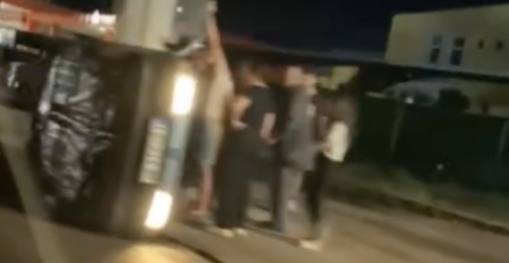 ŽESTOK SUDAR NA OBILAZNICI OKO ČAČKA Automobil prevrnut na bok (VIDEO)