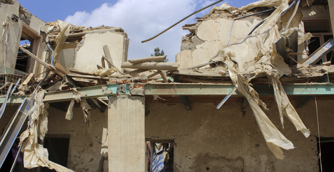 ZEMLJOTRES SRUŠIO MOST, OŠTEĆENA CRKVA I KUĆE Strašan potres u Indoneziji