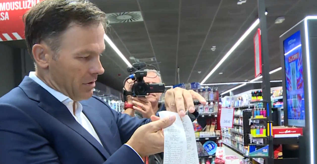 SINIŠA MALI PAZARIO PO JEFTINIJIM CENAMA Evo šta je sve kupio i koliko para je potrošio danas u "Maksiju" (FOTO+VIDEO)