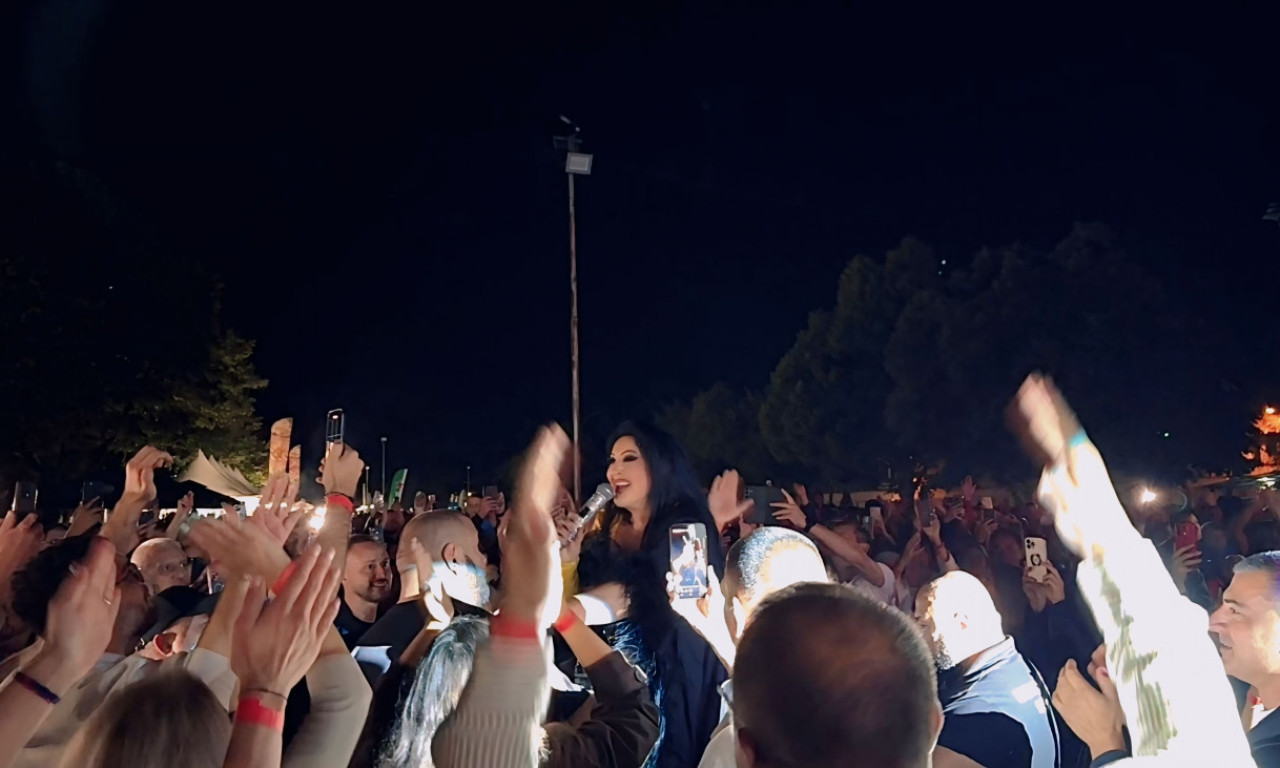 DRAGANA MIRKOVIĆ NAPRAVILA SPEKTAKL U BUGARSKOJ: Evo kad će nastupati u Beogradu! Fanovi jedva čekaju (FOTO)