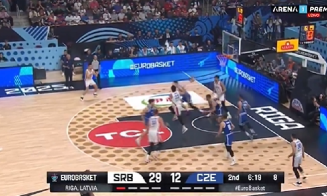 OVA VASINA ASISTENCIJA PODIGLA NAVIJAČE NA NOGE Mislili su da ovako može samo Jokić (VIDEO)