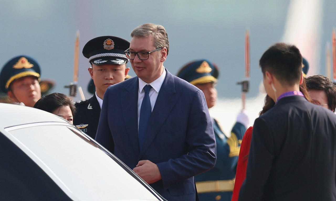 VUČIĆ STIGAO U KINU, USKORO SA SIJEM I PUTINOM Prisustvovaće velikoj vojnoj paradi, pogledajte ceo plan posete (FOTO)