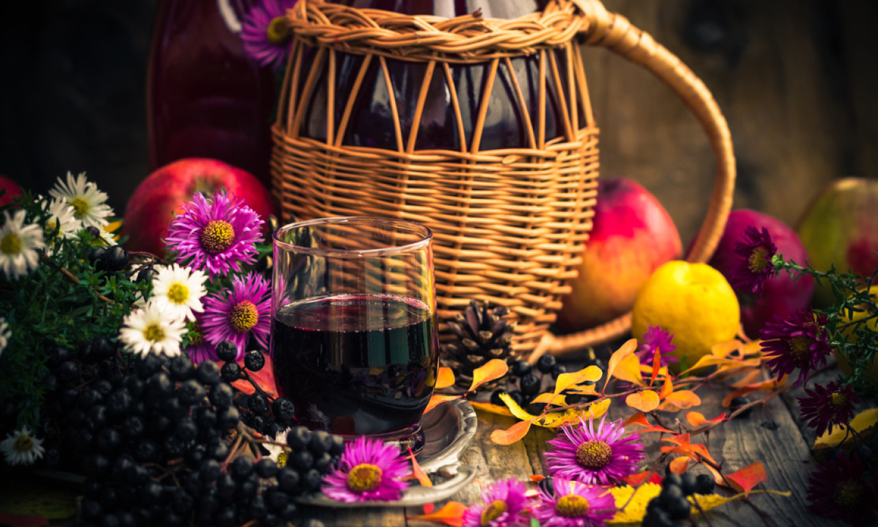 DOMAĆI LIKER OD ARONIJE Recepti za najzdravije domaće piće!