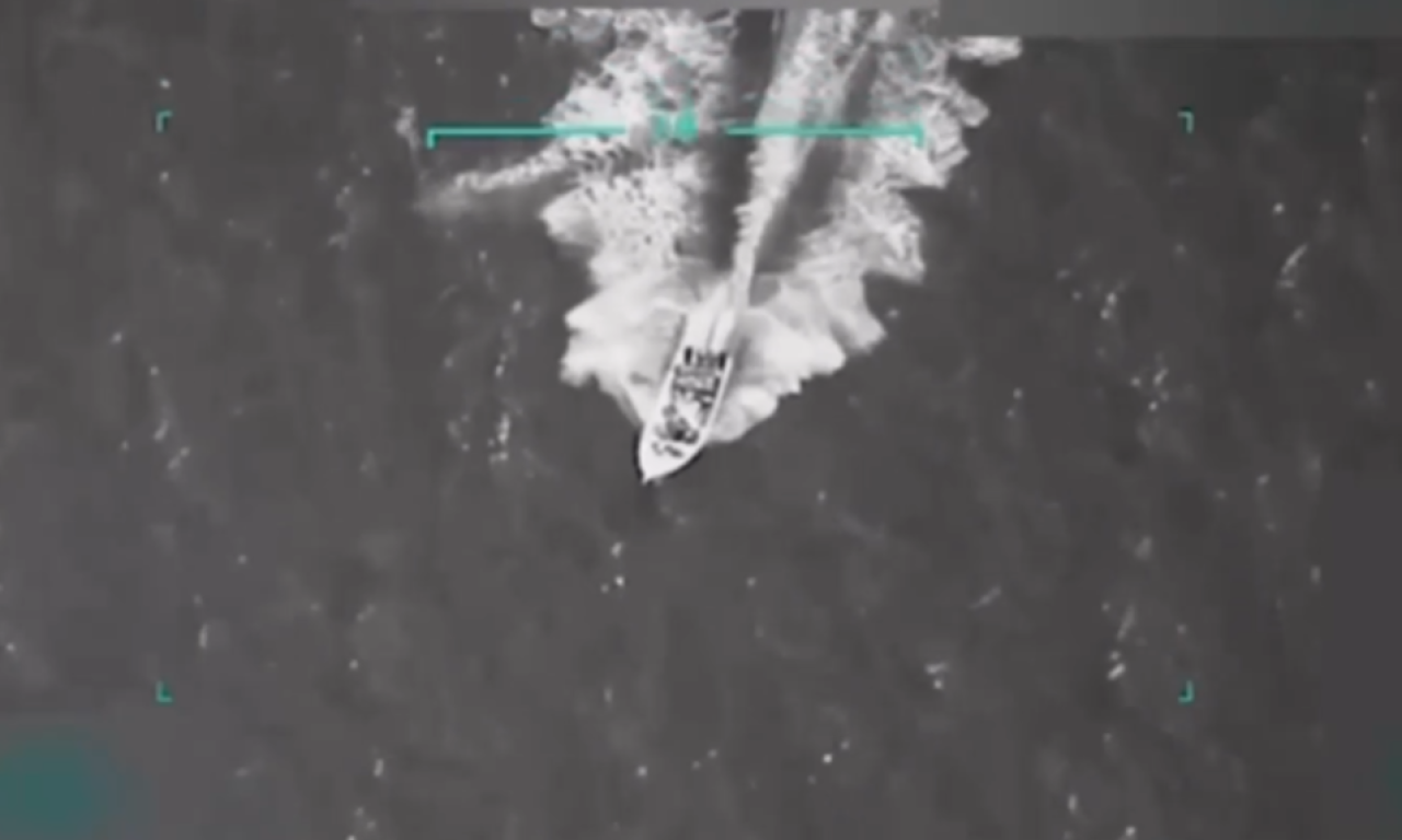 OVO JE TRENUTAK AMERIČKOG NAPADA NA BROD IZ VENECUELE Sve se pretvorilo u dim, ima mrtih (VIDEO)