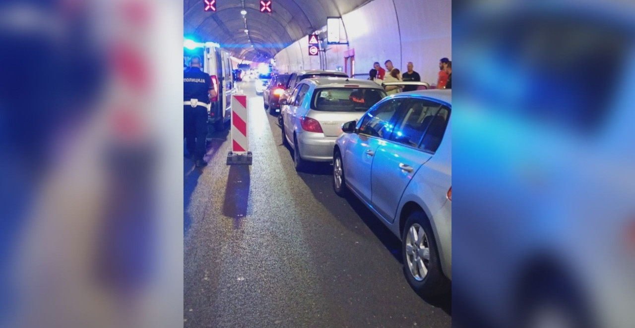 PRVE FOTOGRAFIJE LANČANOG SUDARA U TUNELU LAZ Povređene tri osobe, a evo šta je sa saobraćajem (FOTO)