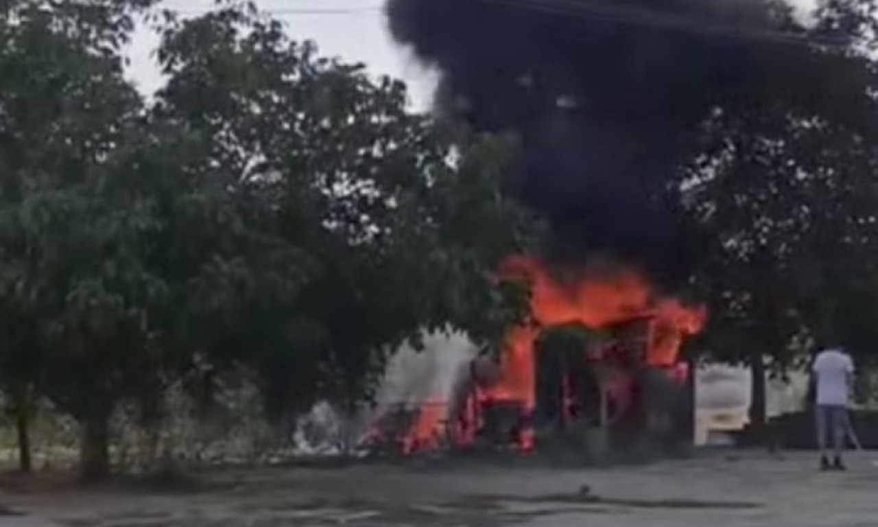 KULJA GUST DIM U NOVOSADSKOM NASELJU Požar buknuo iznenada, evo šta gori (VIDEO)