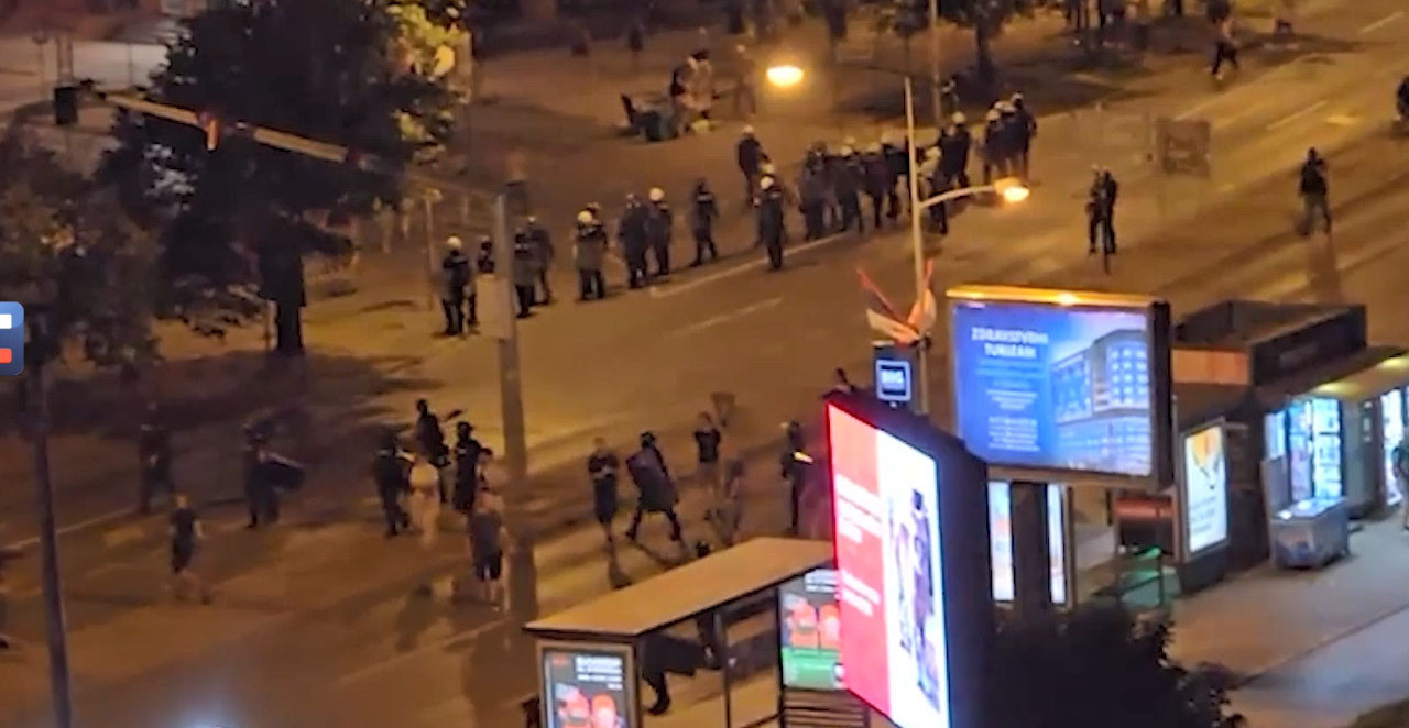 KAKO SU KULMINIRALI NEREDI U NOVOM SADU Dačić: Maskirani, pirotehnikom i šipkama krenuli na policiju...