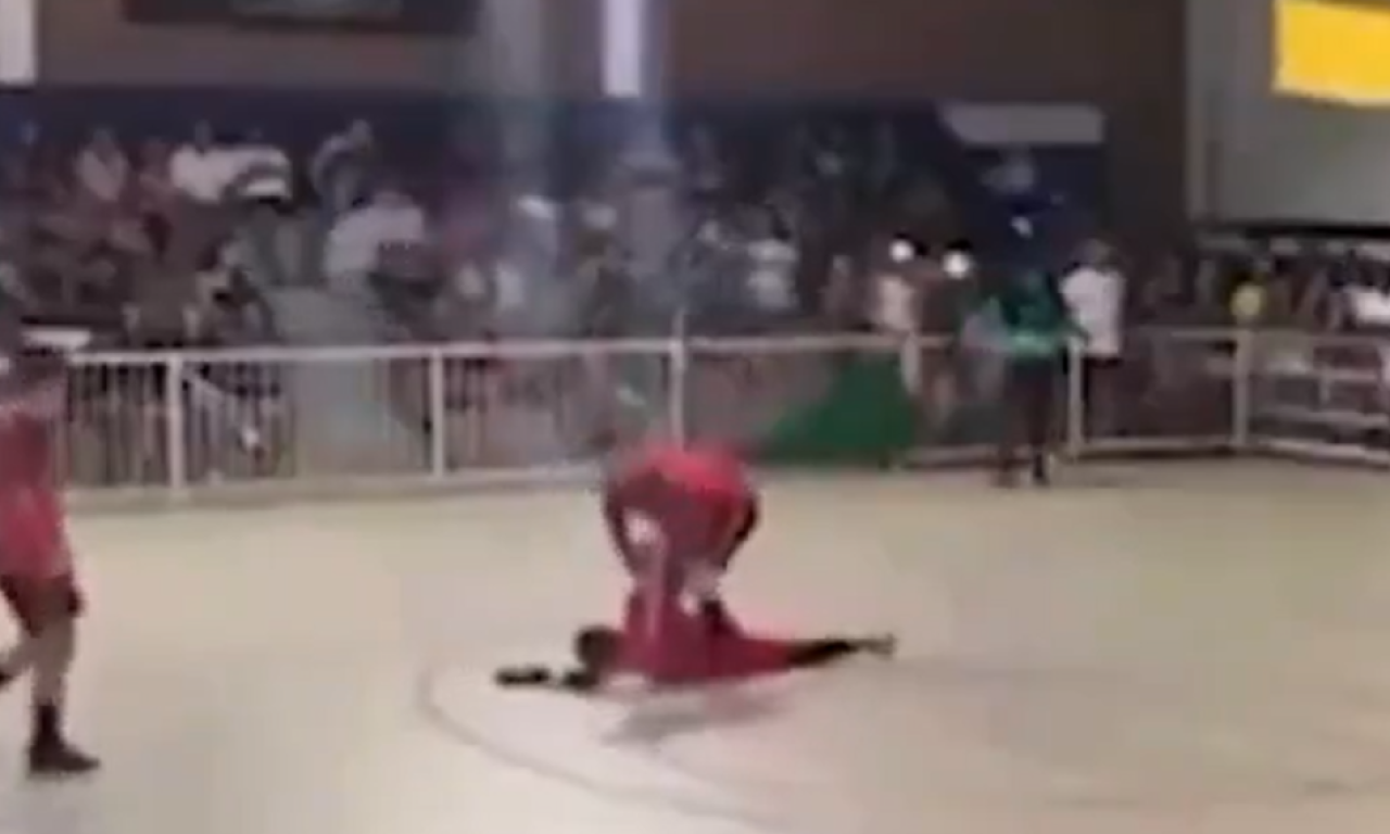 UZNEMIRUJUĆI SNIMAK! Golman odbranio penal i umro