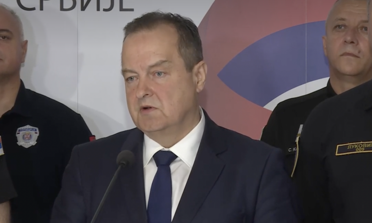 "TOPOVSKI UDAR JE BAČEN NA POLICIJU" Dačić izneo nove detalje o neredima u Novom Sadu