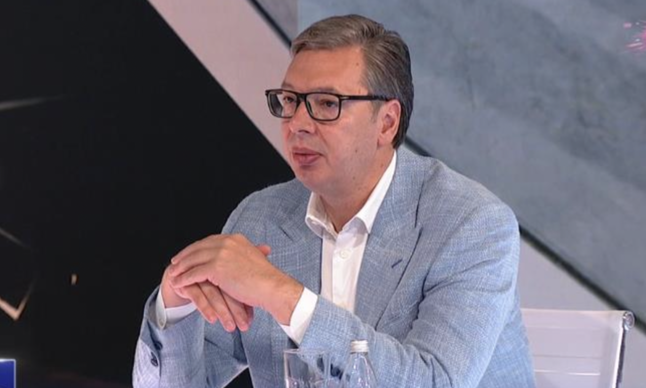 VUČIĆ: ŠEFOVIMA BLOKADERA ŠALJU PARE NA PRIVATNE RAČUNE Predsednik o neredima u Novom Sadu, otkrio i šta mu je enigma...