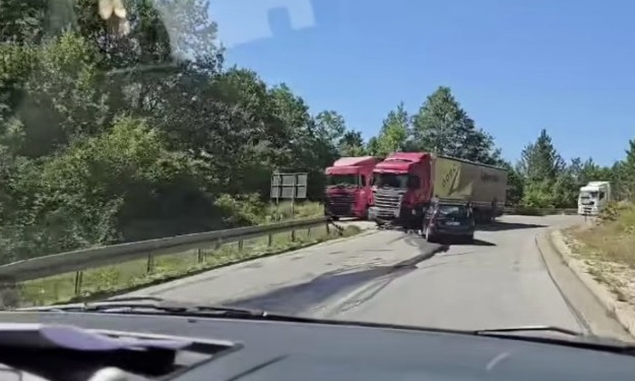 HAOS NA PUTU KA ZLATIBORU Sudarili se šleper i automobil, vozačima se savetuje oprez (VIDEO)