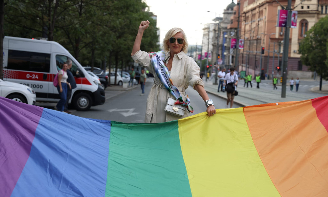 OD PARADE PONOSA NAPRAVILI PARADU SRAMA Azdejković: Kakva kuma, takav i Prajd (FOTO)