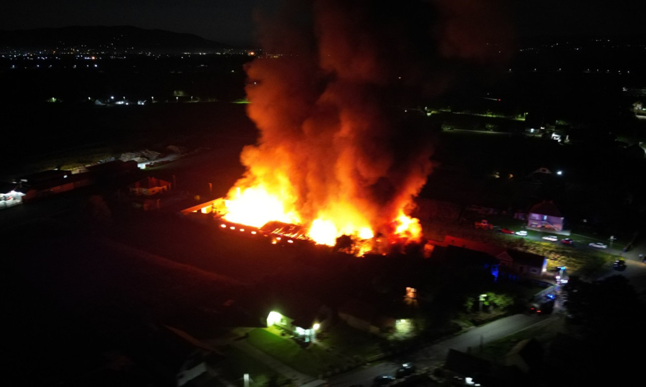VELIKI POŽAR KOD LOZNICE, FABRIKA IZGORELA DO TEMELJA "Čuli smo pucanje krova, uplašili se da se širi na kuće..." (FOTO)