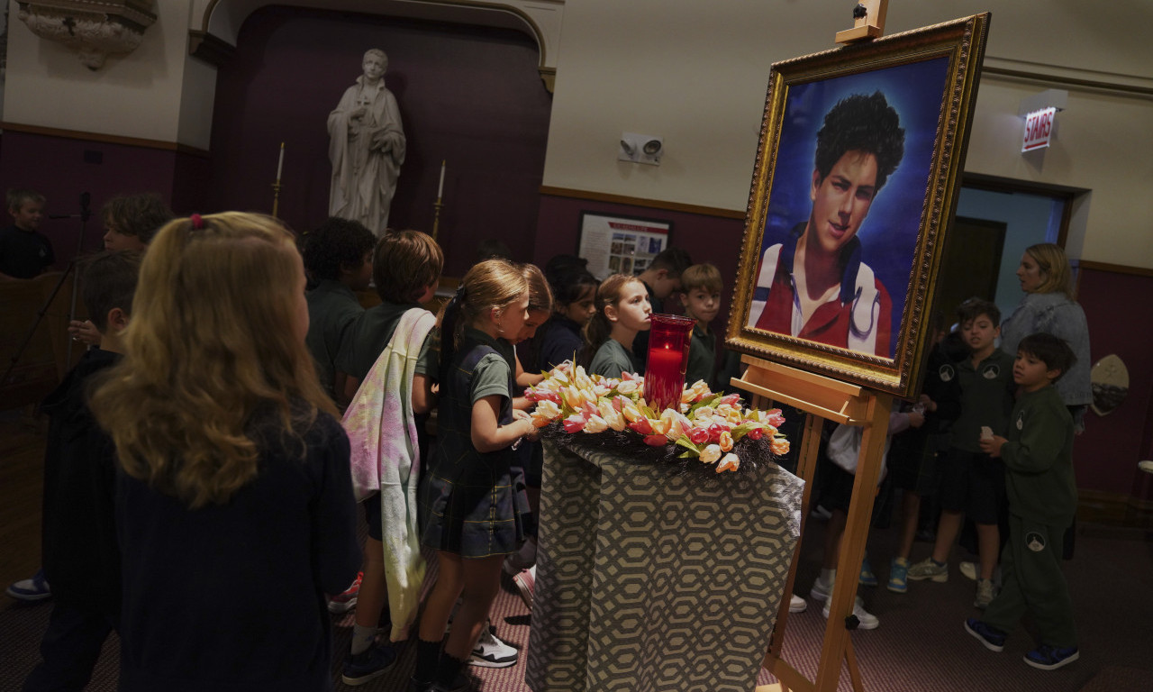KARLO AKUTIS (15) BIĆE PROGLAŠEN PRVIM MILENIJALSKIM SVECEM Božji influenser stvorio slavu kao rok zvezde (FOTO)