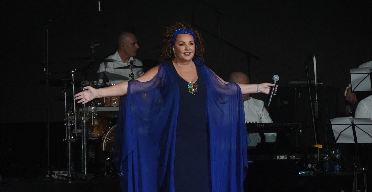 KONCERT ANE BEKUTE U PONOĆ POSTAO JOŠ EMOTIVNIJI Iznenađenje dirnulo pevačicu, ali i ceo Sava Centar