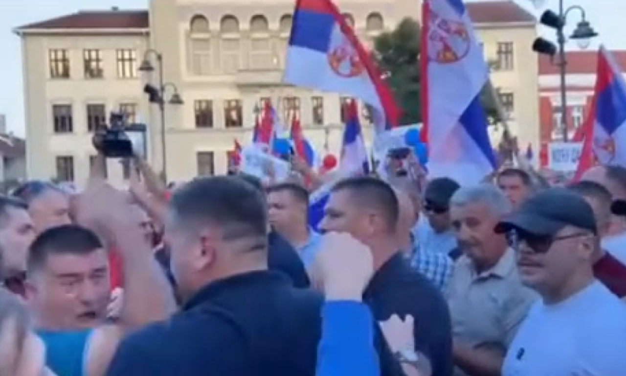 SUKOB BLOKADERA I OKUPLJENIH NA SKUPU PROTIV BLOKADA Policija interveniše u Čačku! (VIDEO)