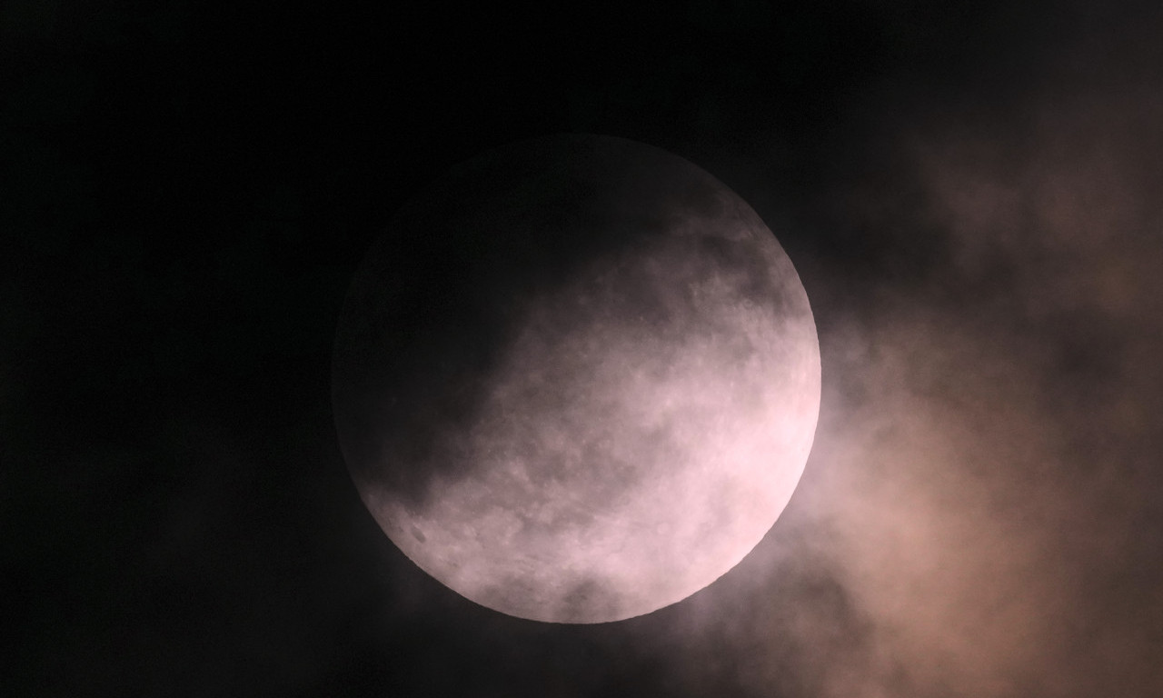 NEBO ĆE SE PROMENITI 28. AVGUSTA! Stiže pomračenje Meseca, evo kada će moći da se vidi iz Srbije