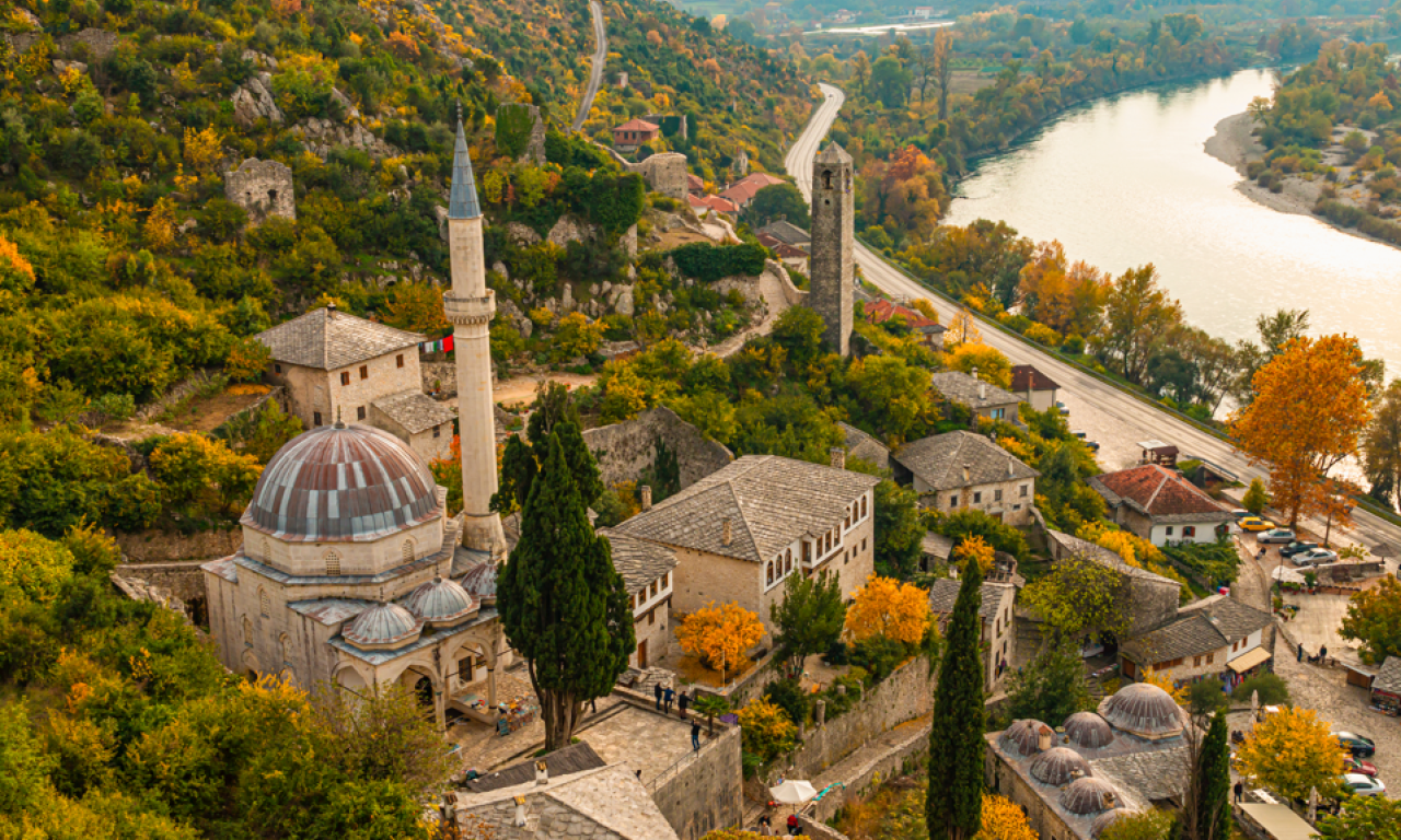 USTAŠKI SIMBOLI OSVANULI NA SPOMENIKU SRBIMA KOD MOSTARA Meštani u strahu (FOTO)