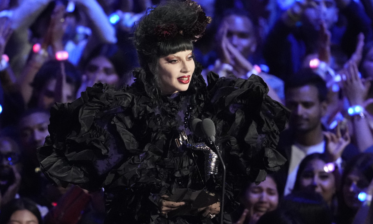LEJDI GAGA IZDOMINIRALA Ovo su svi pobednici na dodeli MTV nagrada (FOTO)